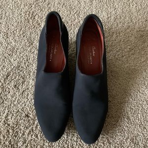 Couture Donald J Pliner US 8M Black Wedge Slip On